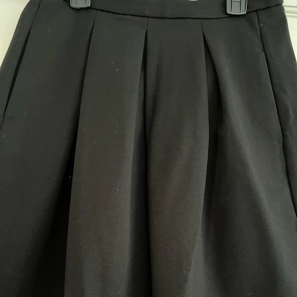 NWOT Boden Skirt with Pleats and Pockets! - Picture 3 of 4